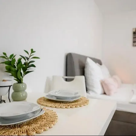 Urban Nest Apartman *