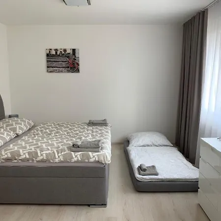 Modern In The City Center Apartment